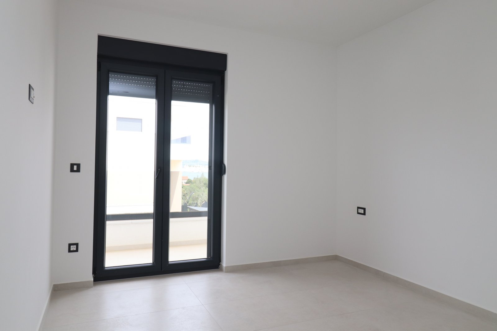 306368 - Villa in Murter
