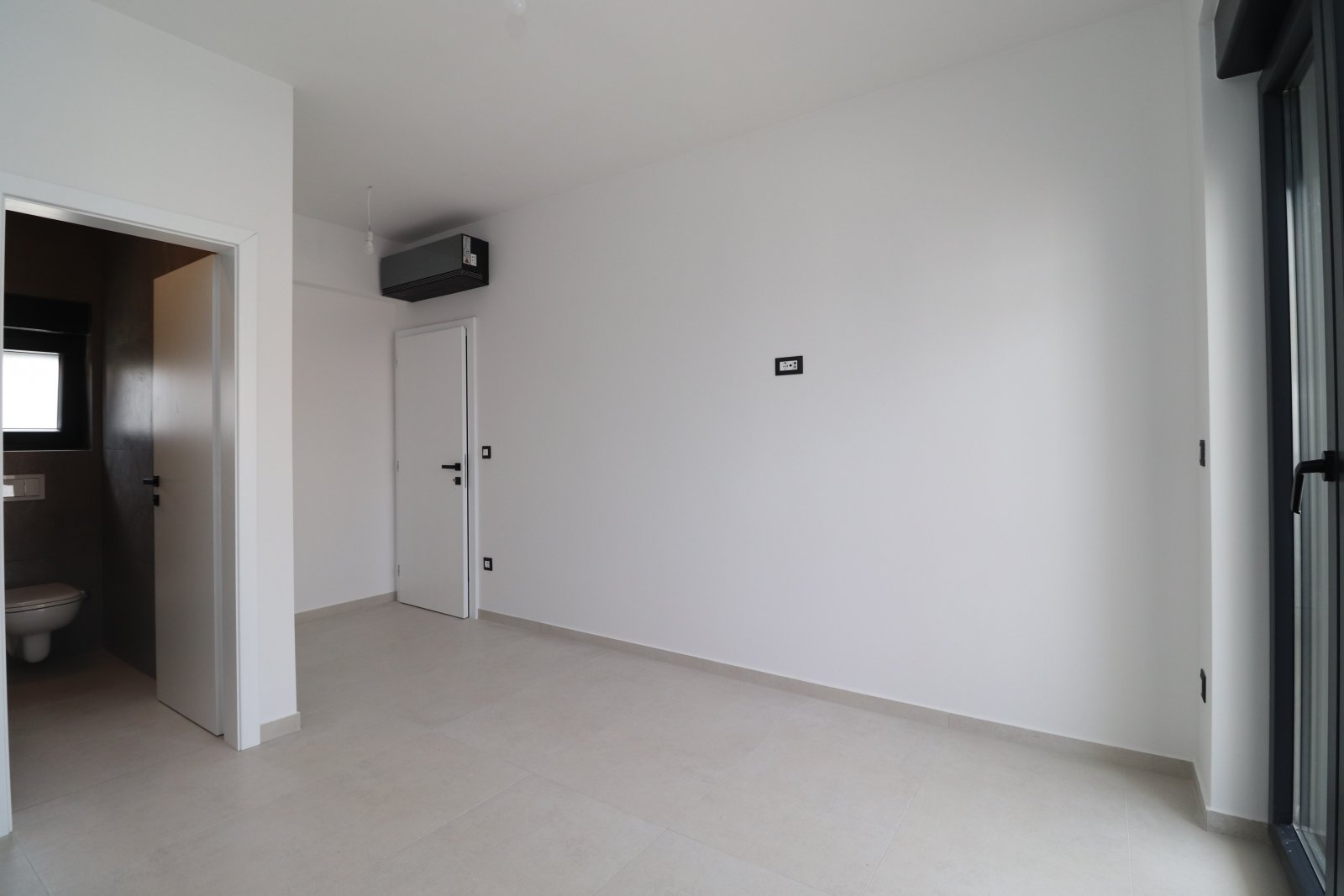306368 - Villa in Murter