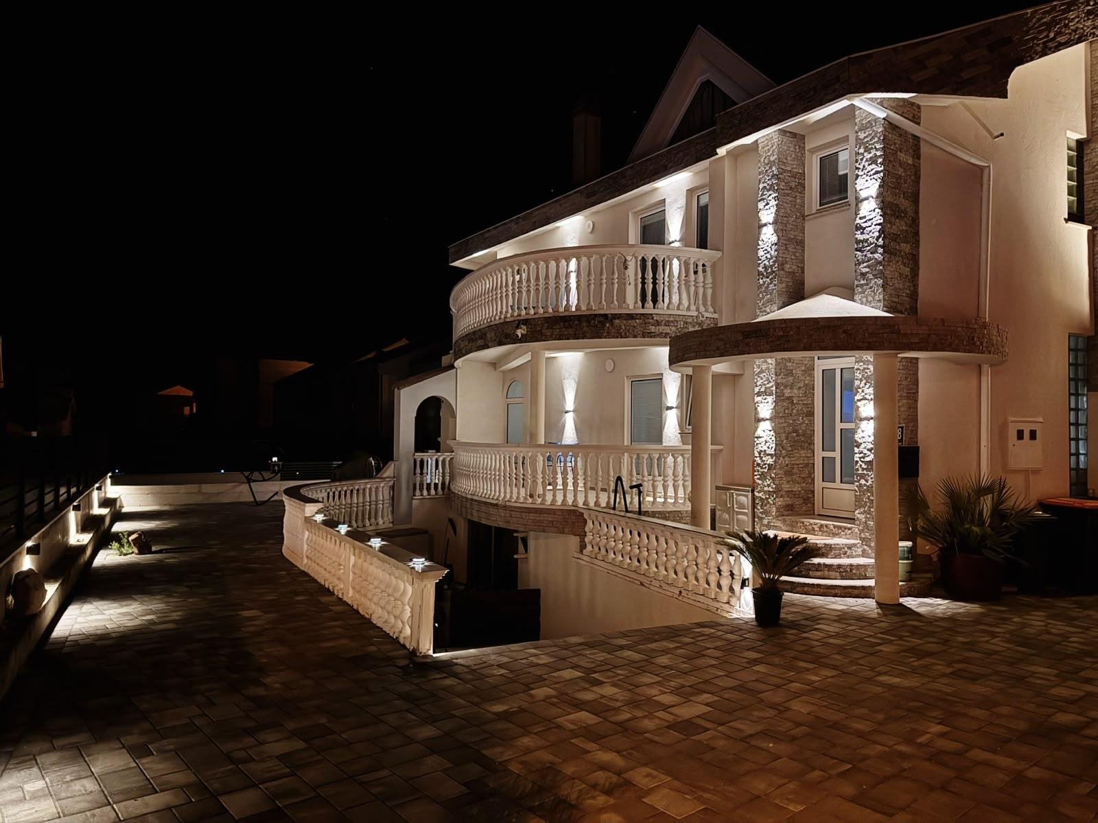 621077 - Villa in Vodice