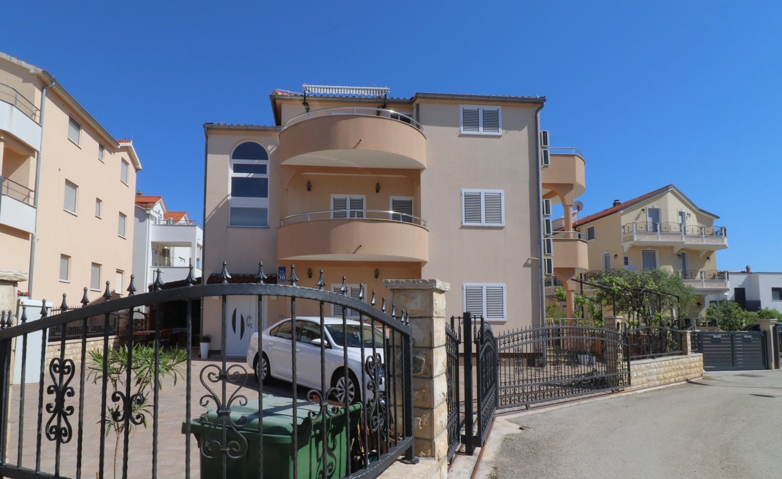 304584 - Villa in Vodice