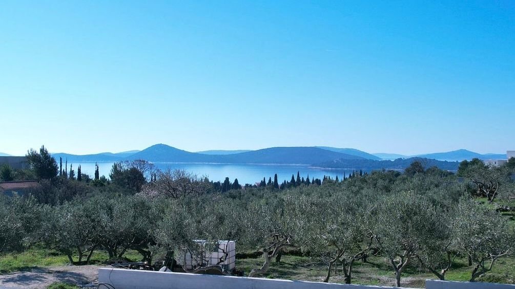670772 - Villa in Vodice