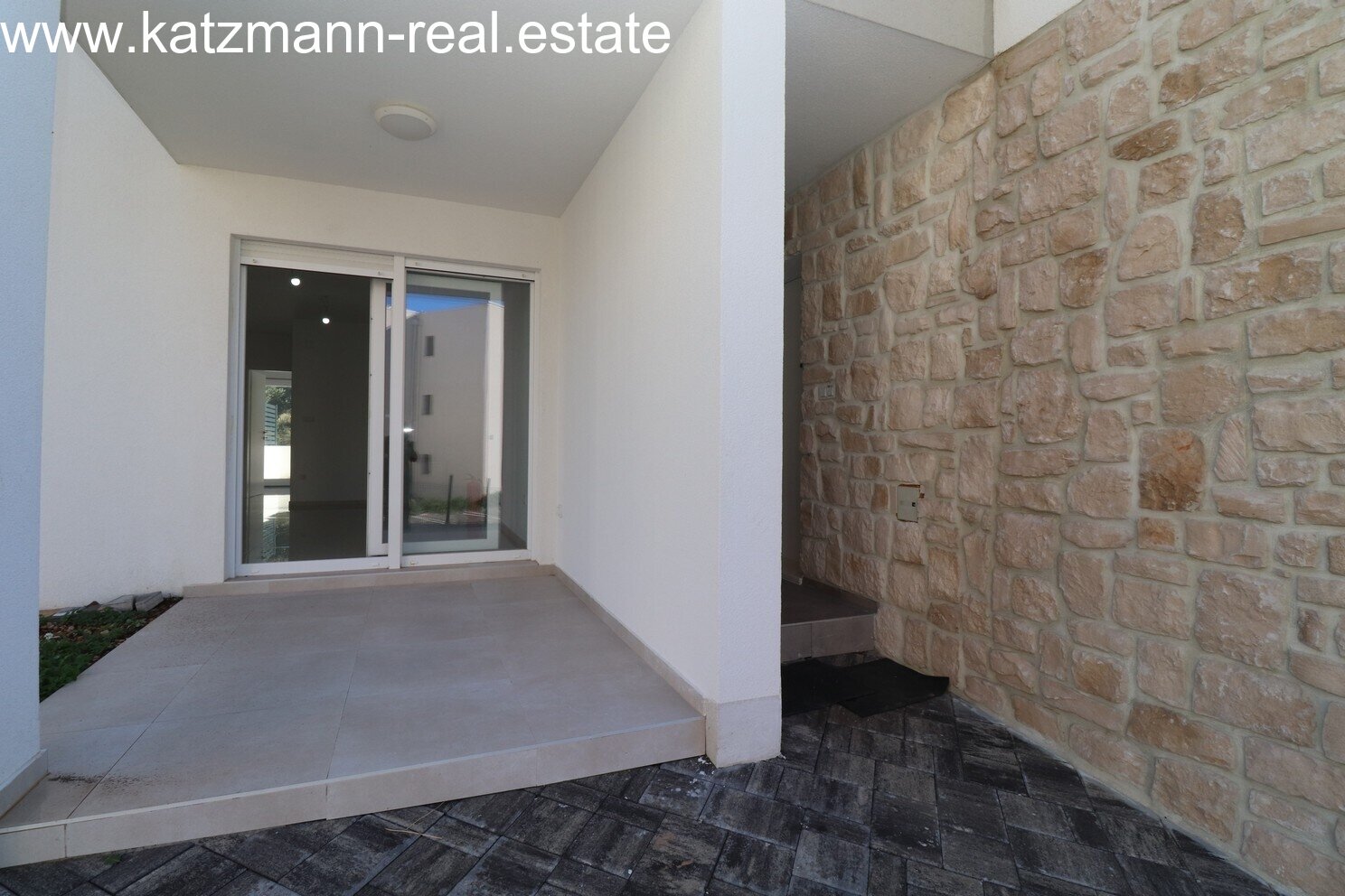 Neubau-Erdgeschosswohnung mit Garten in Strandnähe - Žaborić