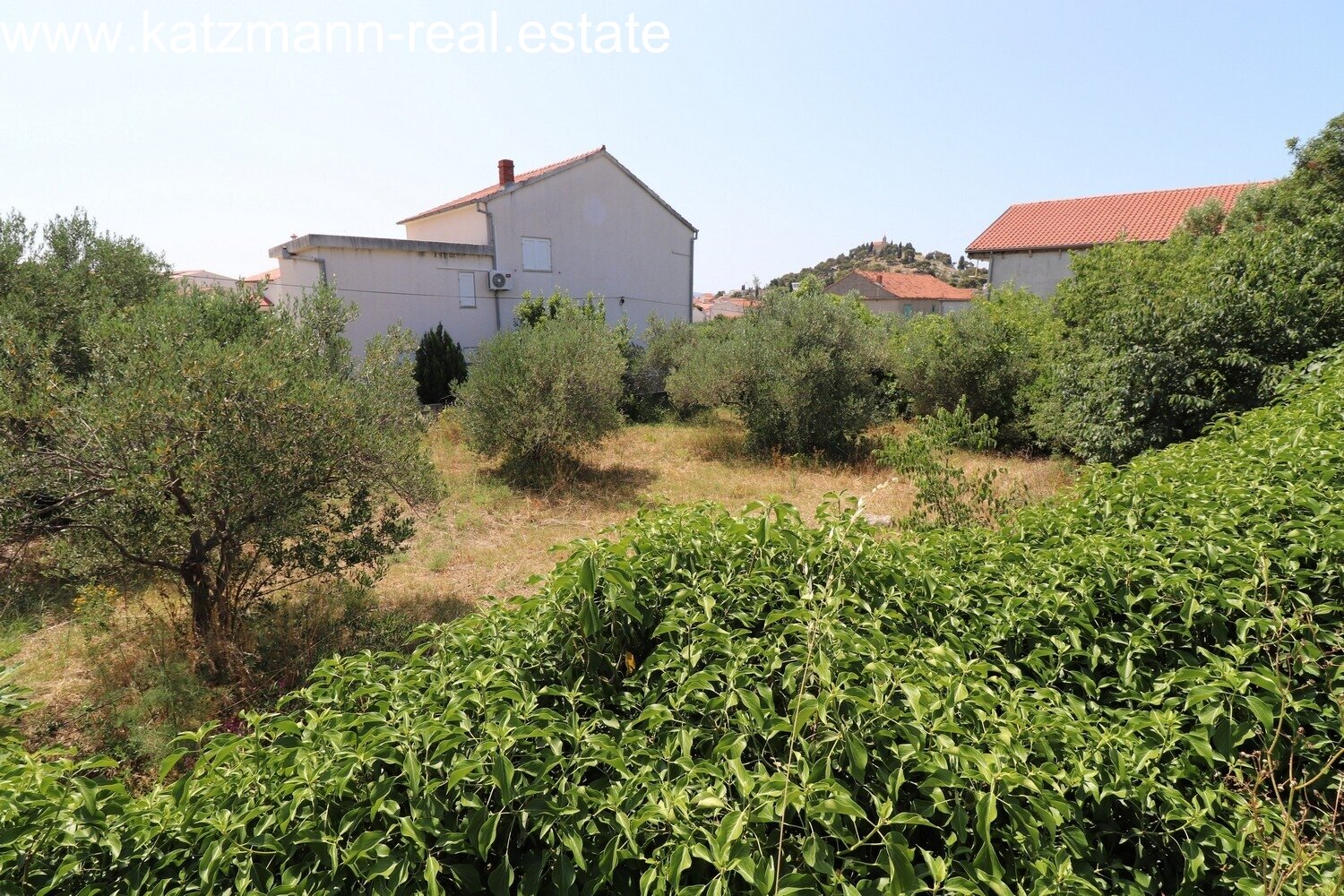 Baugrundstück mit Baugenehmigungsverfahren - Tribunj