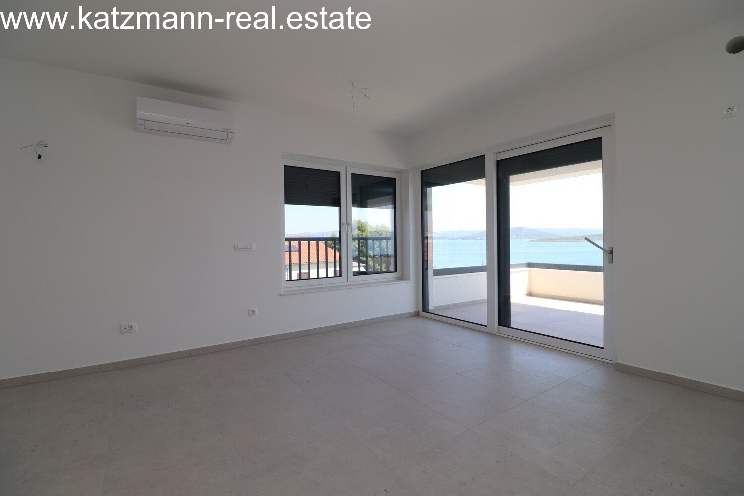 Neubau-Wohnung in erster Meereslage mit Panoramablick - Betina, Tisno