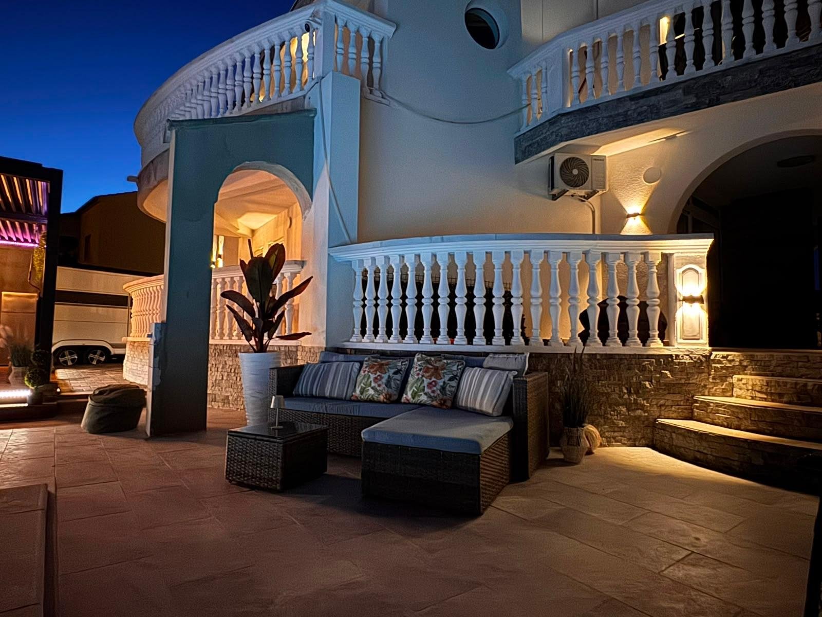 621077 - Villa in Vodice