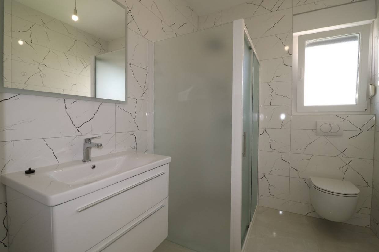 596677 - Villa in Vodice
