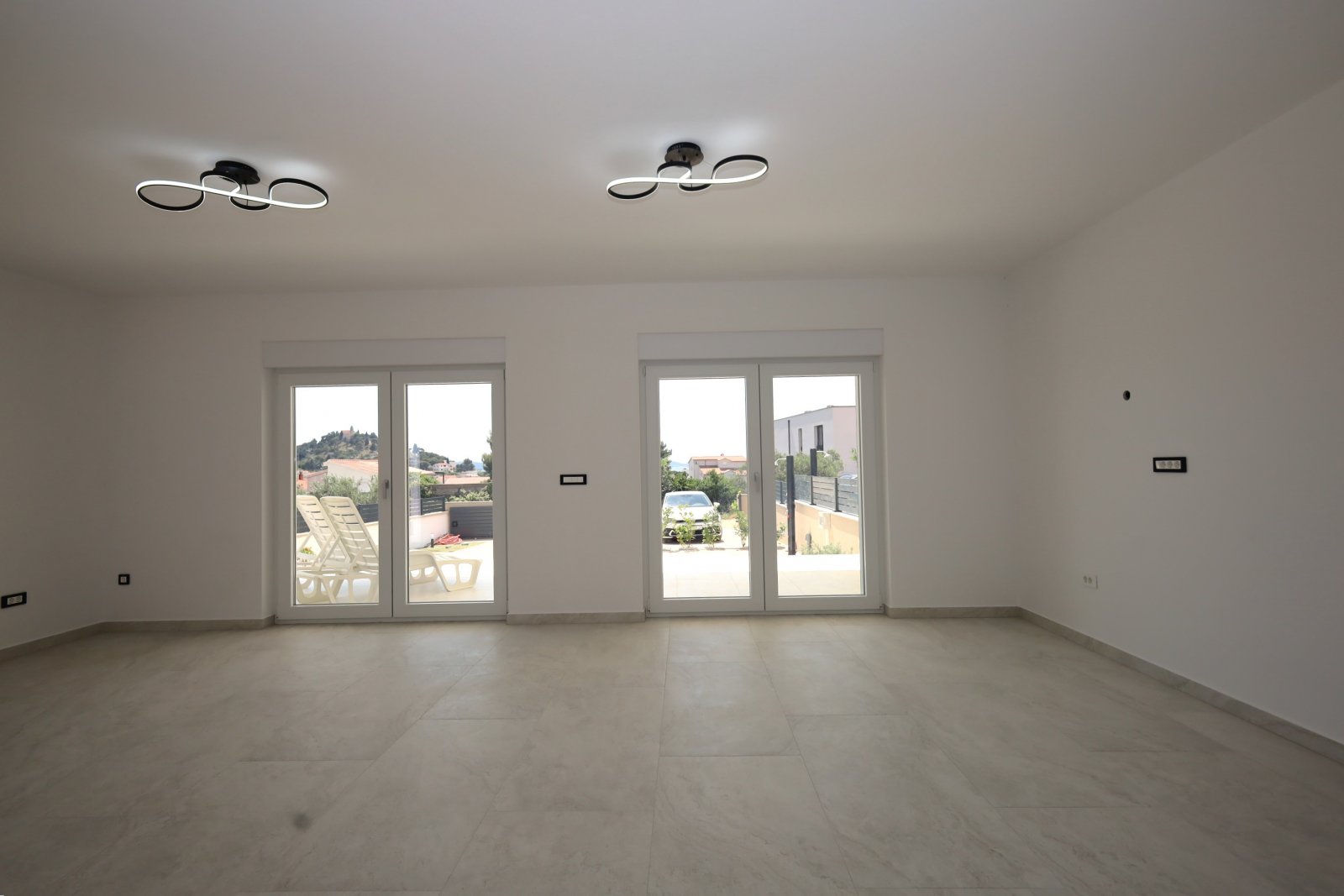 584253 - Villa in Tribunj