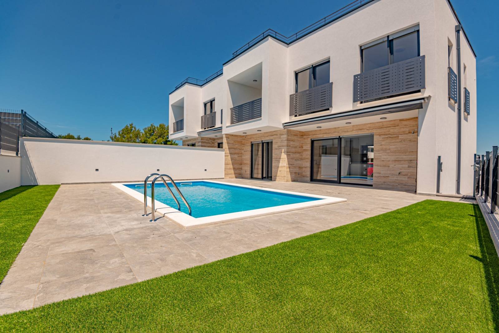 564965 - Villa in Vodice