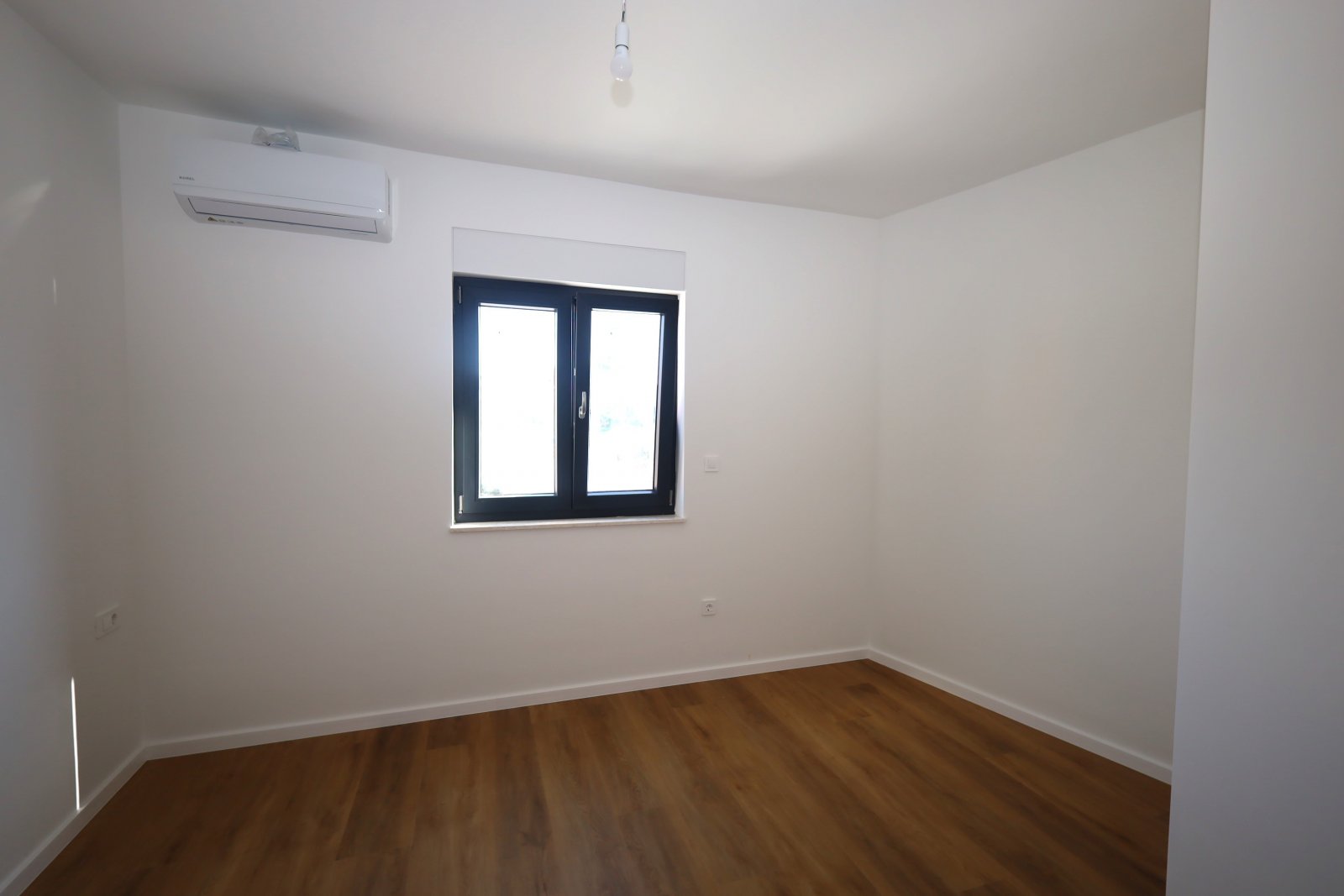 494812 - Villa in Vodice