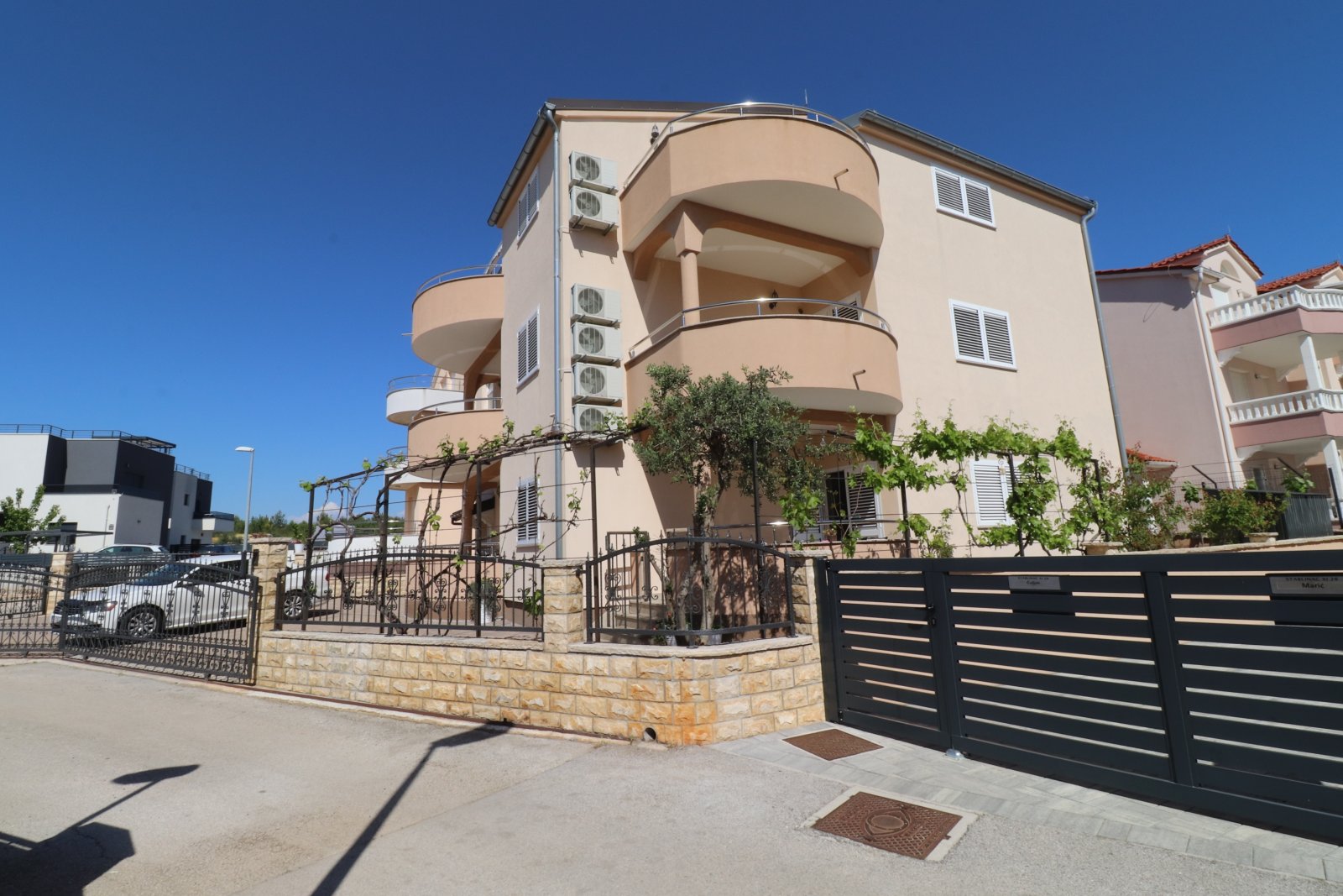 304584 - Villa in Vodice