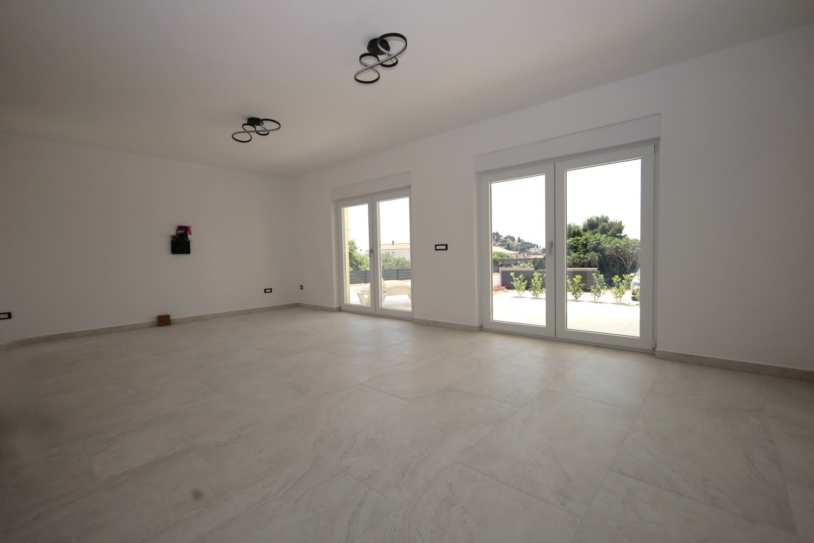 584253 - Villa in Tribunj
