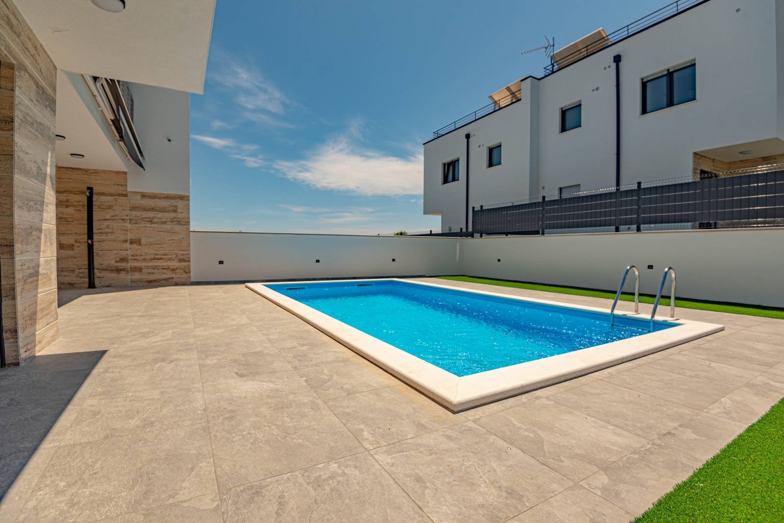 564961 - Villa in Vodice