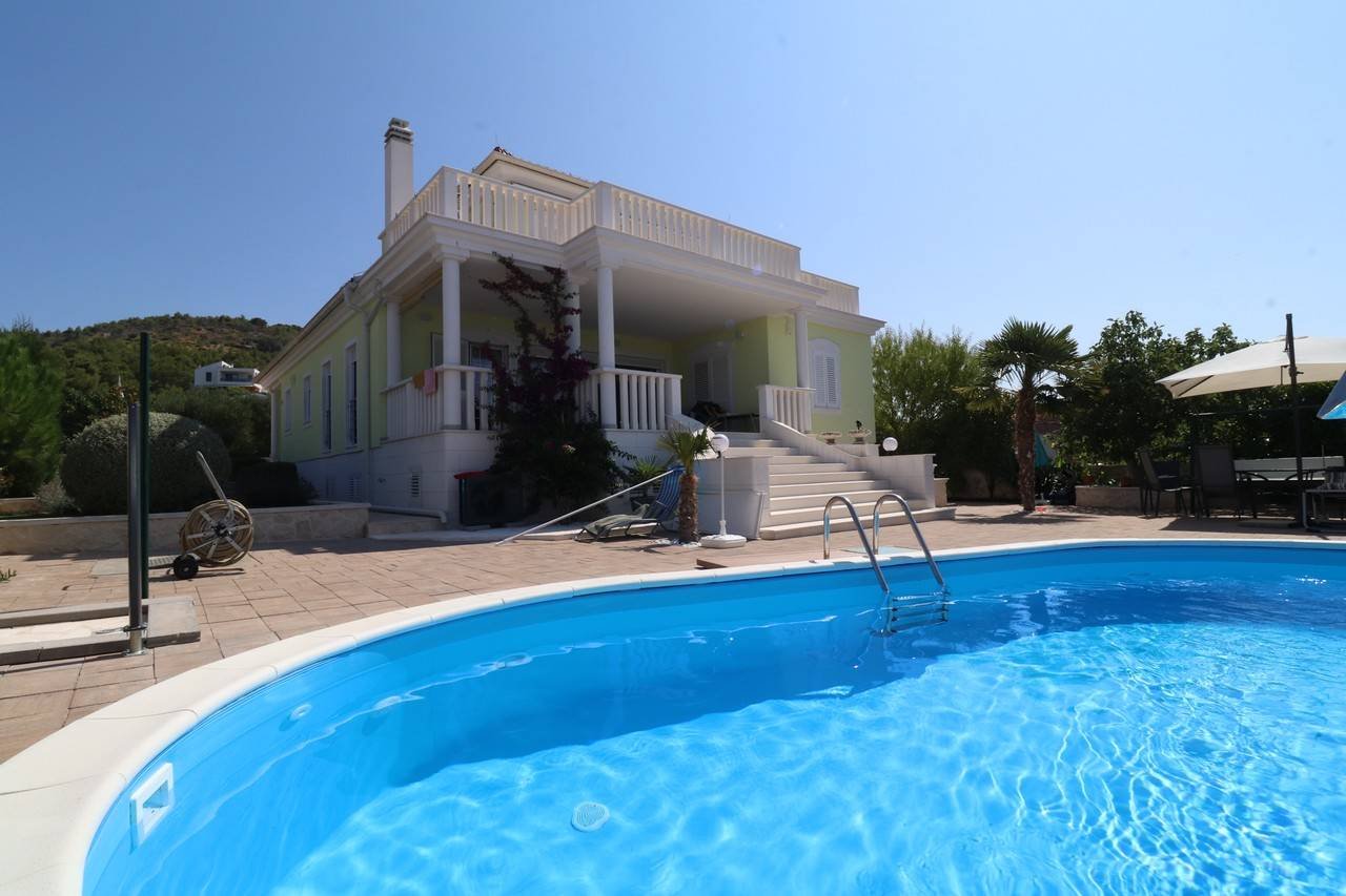 95462 - Villa in Tribunj
