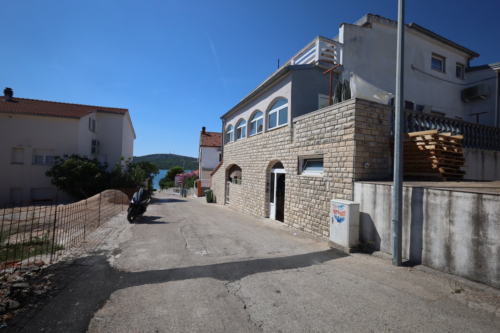 681954 - Villa in Pirovac