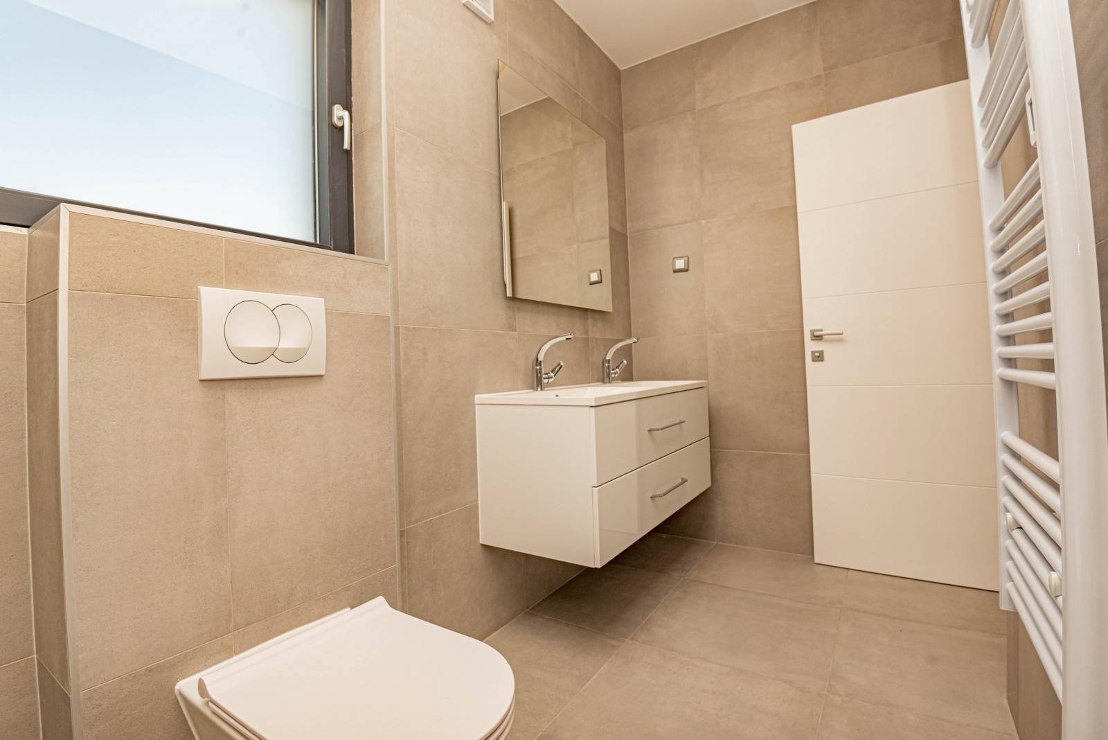 564965 - Villa in Vodice