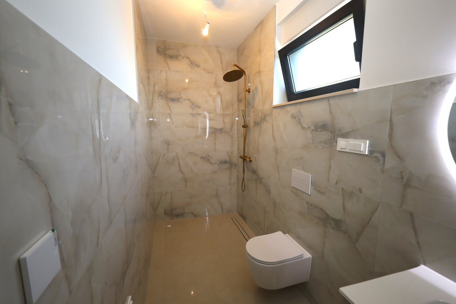 670783 - Villa in Vodice