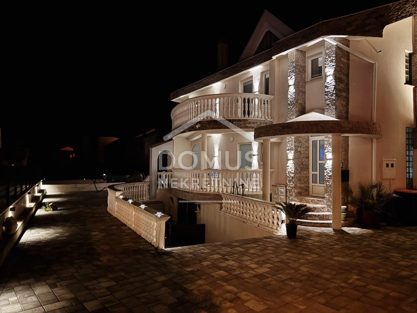 621077 - Villa in Vodice