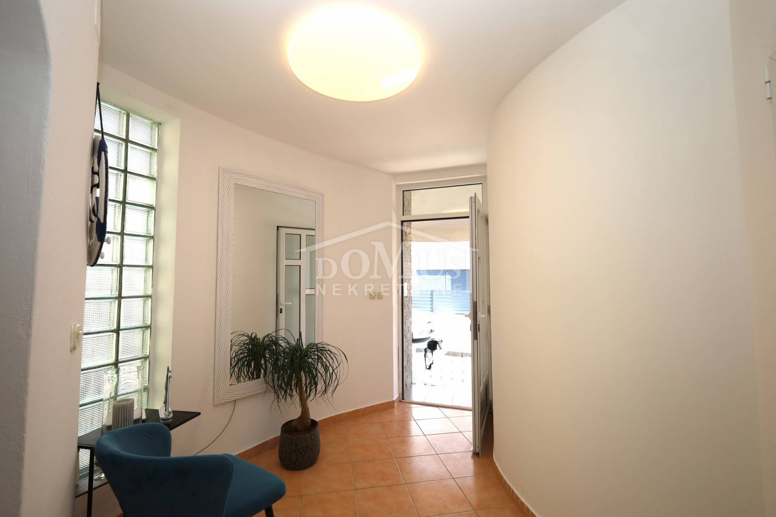 621077 - Villa in Vodice
