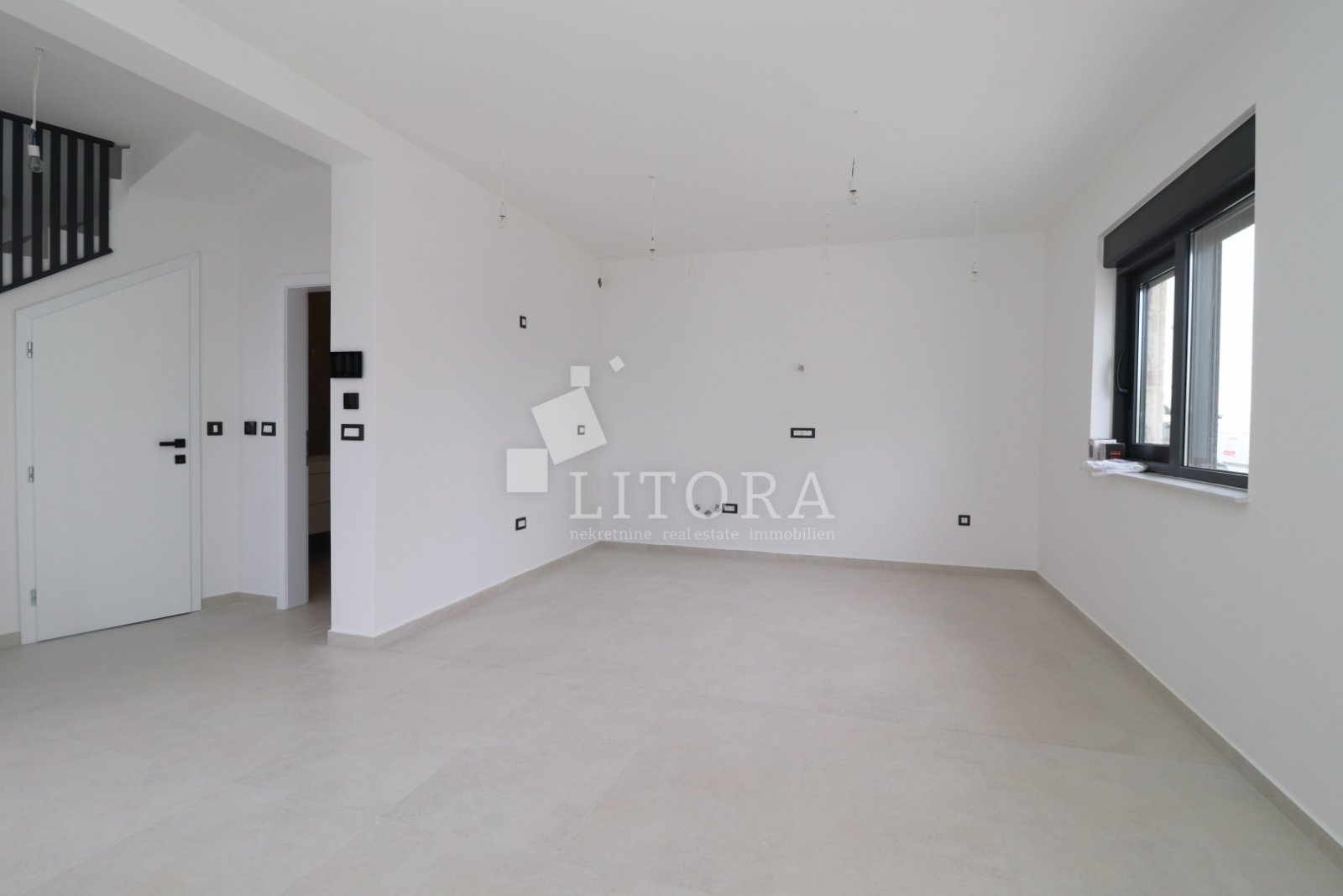 306366 - Villa in Murter