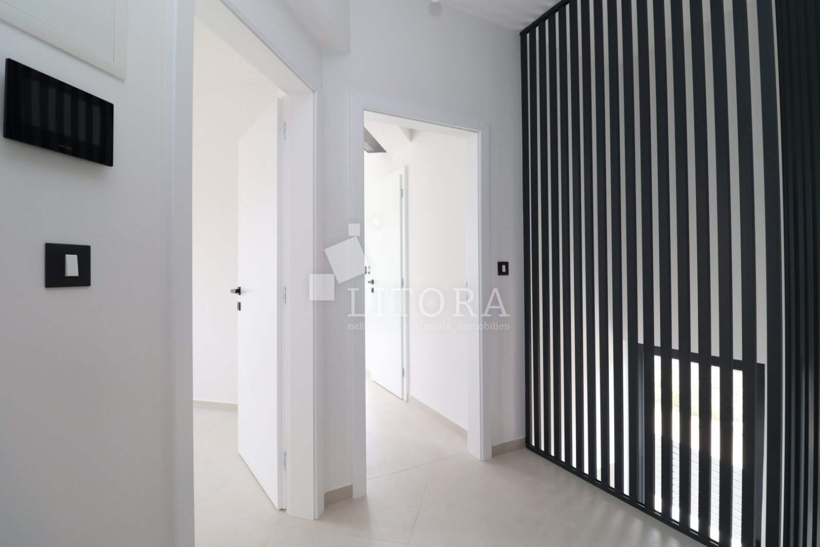 306366 - Villa in Murter
