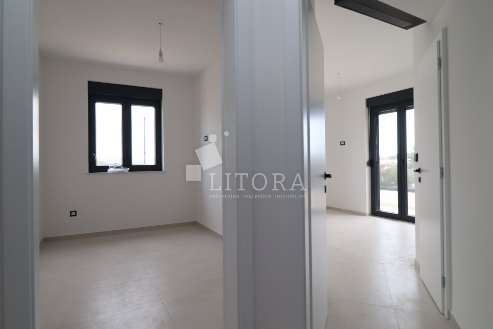 306366 - Villa in Murter