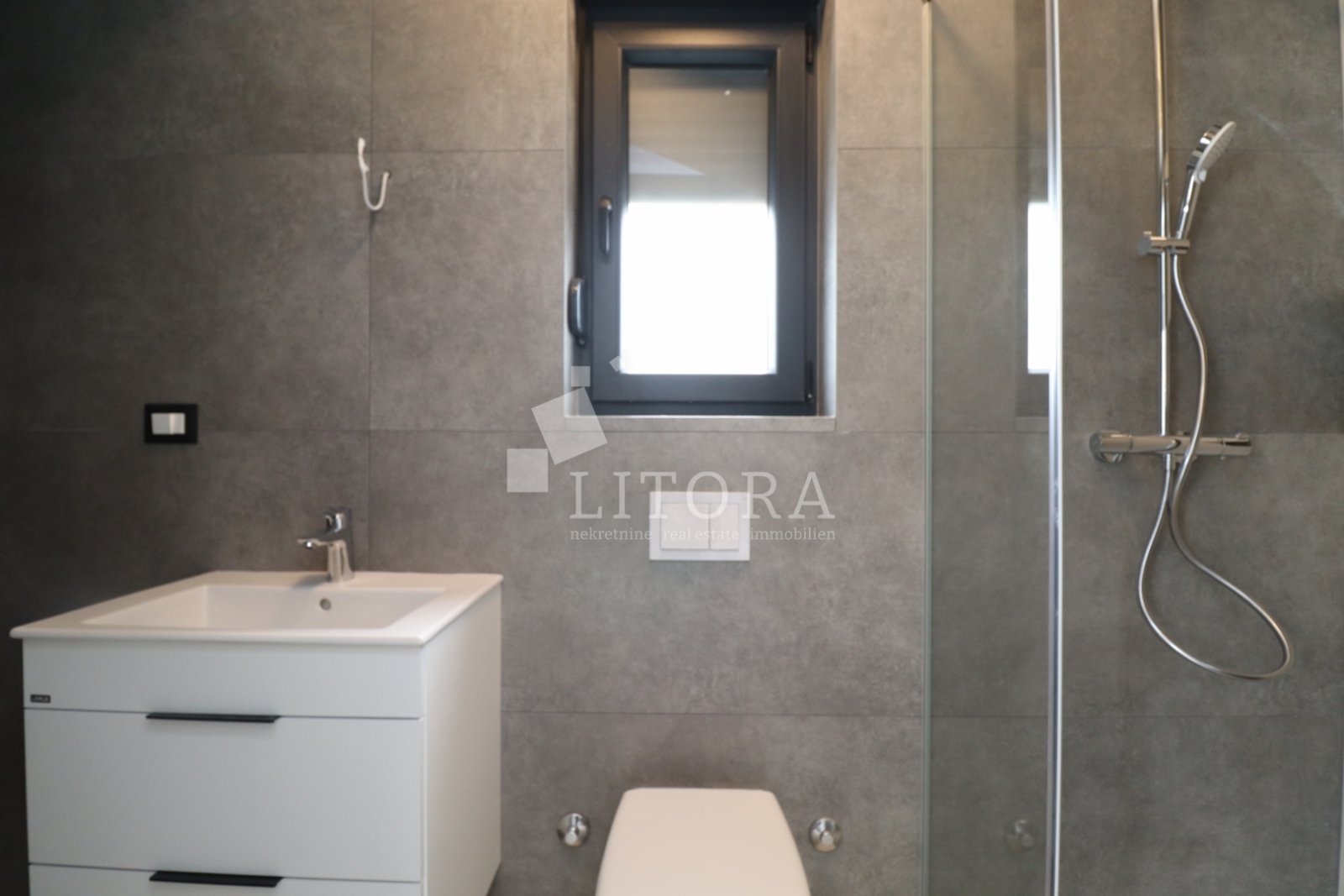 306366 - Villa in Murter