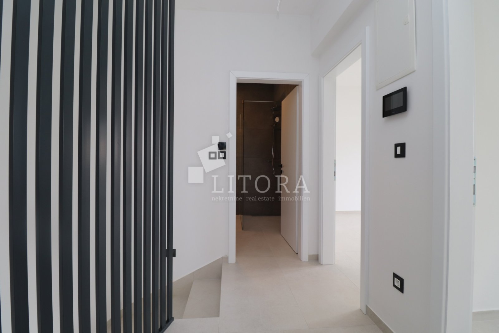 306366 - Villa in Murter