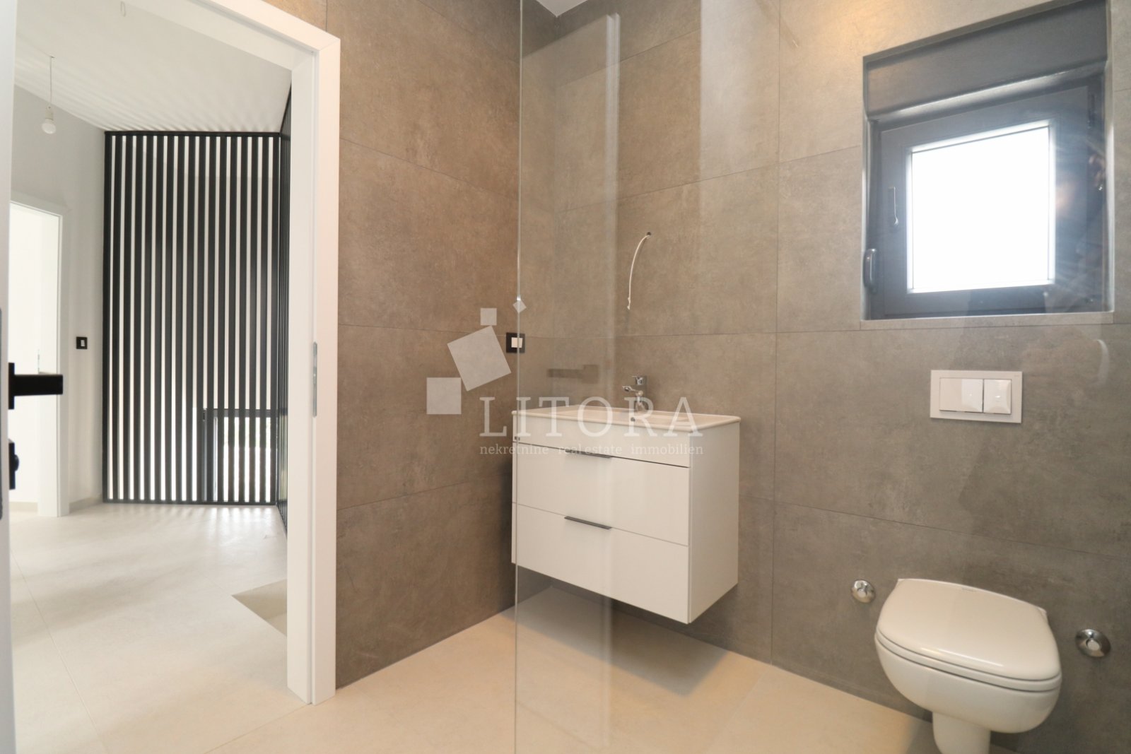306366 - Villa in Murter