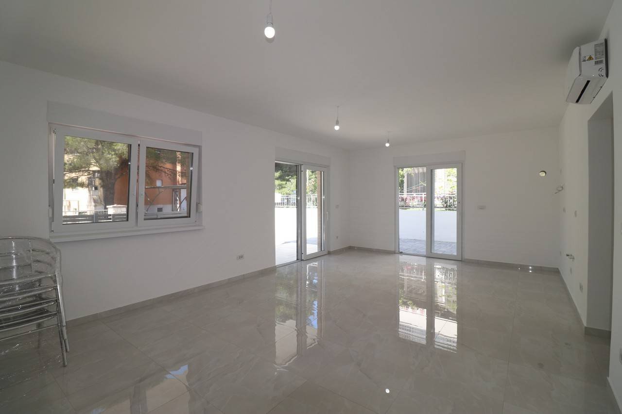 596677 - Villa in Vodice