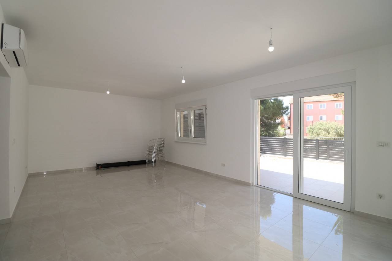 596677 - Villa in Vodice