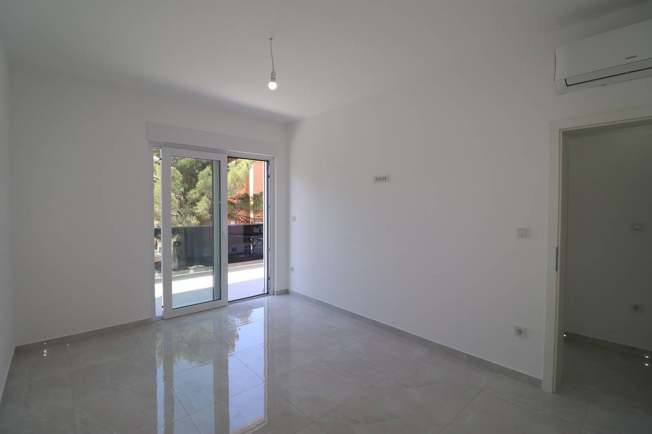 596677 - Villa in Vodice
