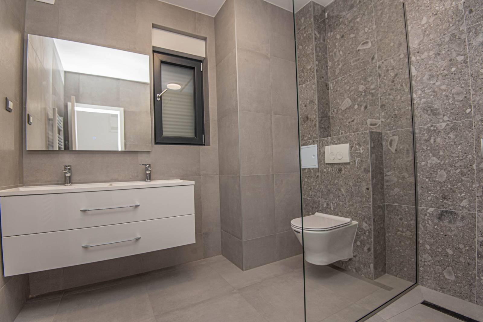 564965 - Villa in Vodice