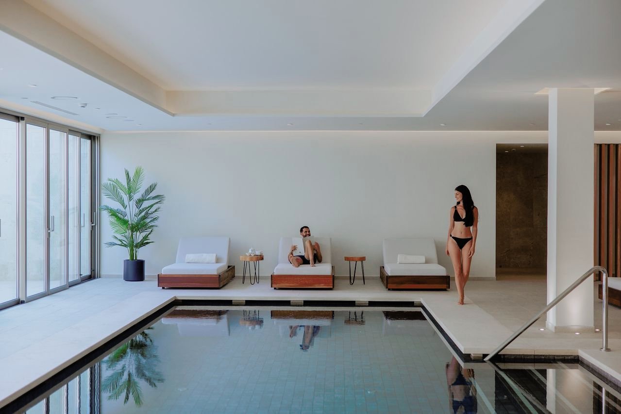 For Sale a 4 Bedroom on the ninth and tenth floor in a Luxury waterfront living is the new best residential address of Kato Paphos.
This unique One o