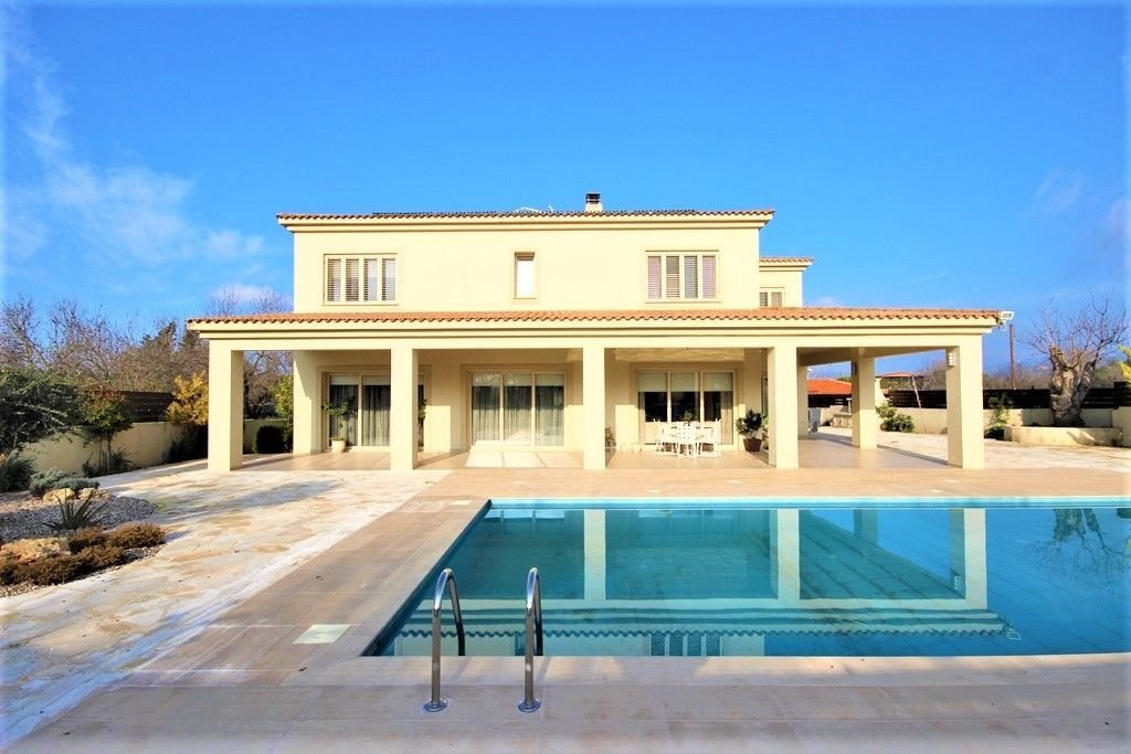 For Sale large private villa in Polemi village of Paphos in a private beautiful green area at the outskirts of the Village.
Private big swimming pool For Sale large private villa in Polemi village of Paphos in a private beautiful green area at the outskirts of the Village.
Private big swimming pool