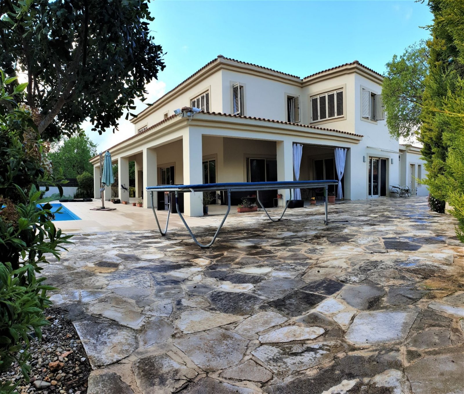 For Sale large private villa in Polemi village of Paphos in a private beautiful green area at the outskirts of the Village.
Private big swimming pool
