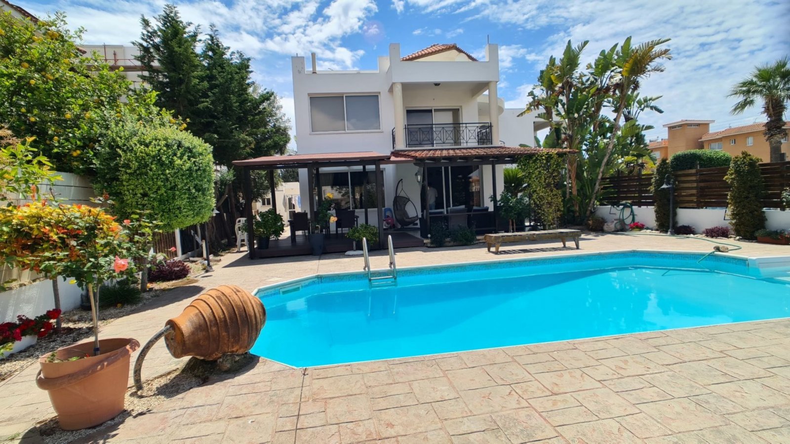 This spacious fully furnished villa arranged on 3 levels with all white goods included. Outdoor space consists of uninterrupted sea views with landsca This spacious fully furnished villa arranged on 3 levels with all white goods included. Outdoor space consists of uninterrupted sea views with landsca