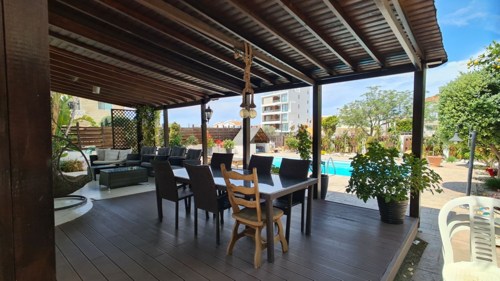 This spacious fully furnished villa arranged on 3 levels with all white goods included. Outdoor space consists of uninterrupted sea views with landsca