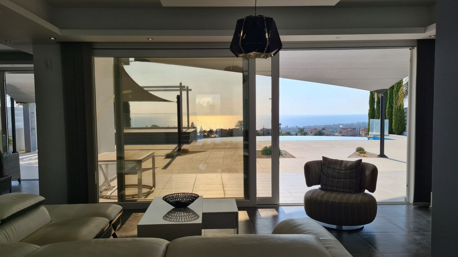 For sale: This beautiful detached villa in Pegeia - Sea Caves offers spacious living in one of the areas most sought-after locations. With an internal