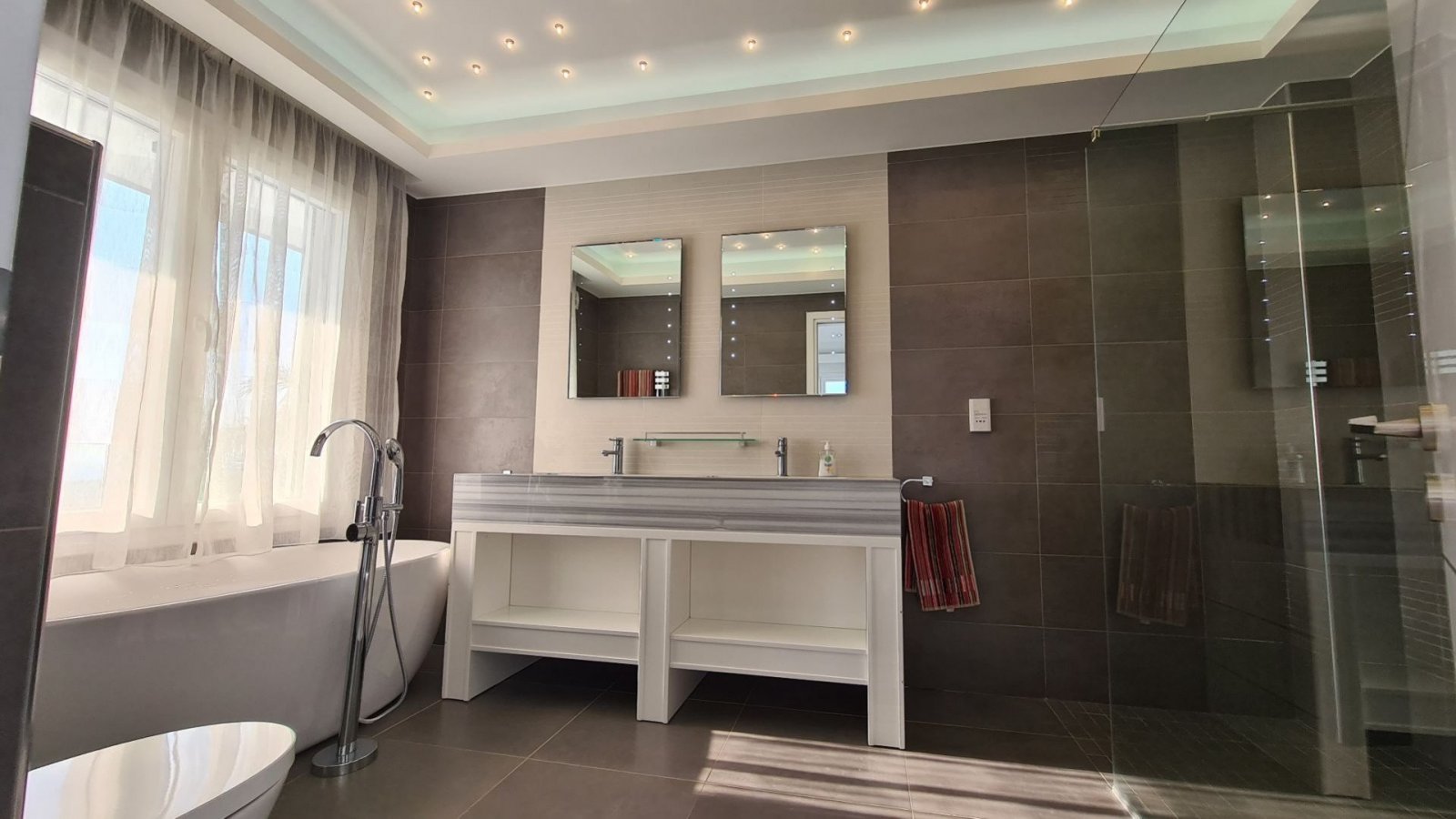 For sale: This beautiful detached villa in Pegeia - Sea Caves offers spacious living in one of the areas most sought-after locations. With an internal
