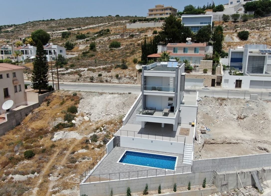 The sky above… the sea below! Unobstructed seaviews forever!!
2 Ultra-Luxury 4-bedroom villas in beautiful modern style design in the most prestigiou