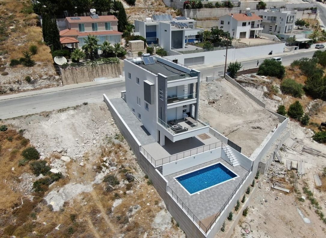 The sky above… the sea below! Unobstructed seaviews forever!!
2 Ultra-Luxury 4-bedroom villas in beautiful modern style design in the most prestigiou