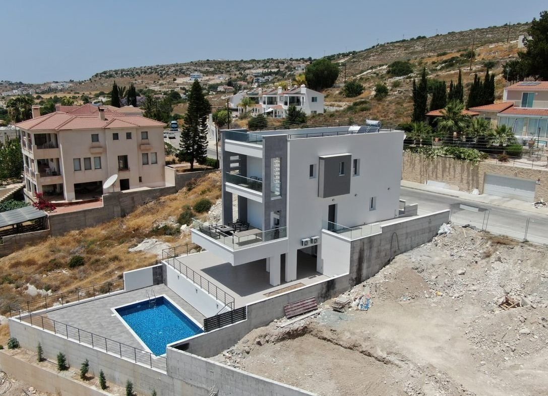 The sky above… the sea below! Unobstructed seaviews forever!!
2 Ultra-Luxury 4-bedroom villas in beautiful modern style design in the most prestigiou