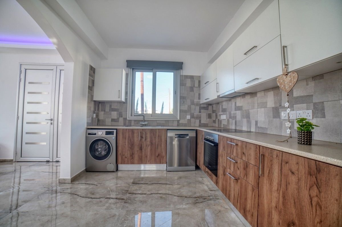 International Villas available Villa 2
This project consists of 5 Large Luxury Villas just a few meters from the International school located in Anav