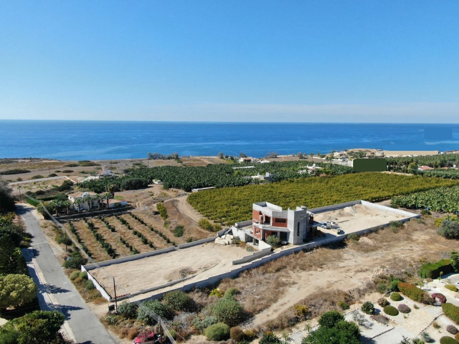 Luxury New Villa 4 months to finish.
Located in the most prestigious part of Paphos, SEACAVES, in a beautiful natural setting full
of colors and cal