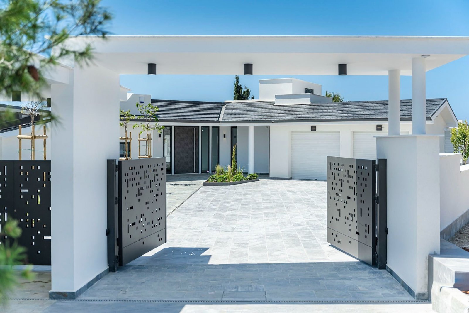 Luxury bungalow for sale in Kissonerga, Paphos. 5 bedrooms, 3 bathrooms, panoramic sea views, jacuzzi, private pool, landscaped gardens, close to Cora