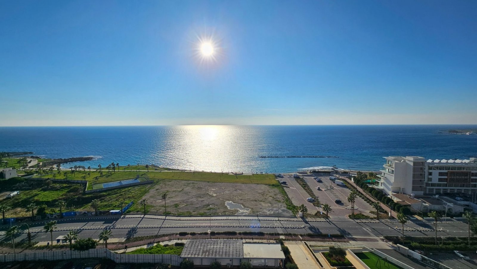 Luxury high-rise apartments in Kato Paphos for sale: 
At the 9th-floor Tower Apartment in Kato Paphos. This is a 3 Bedroom Apartment in a Luxury water