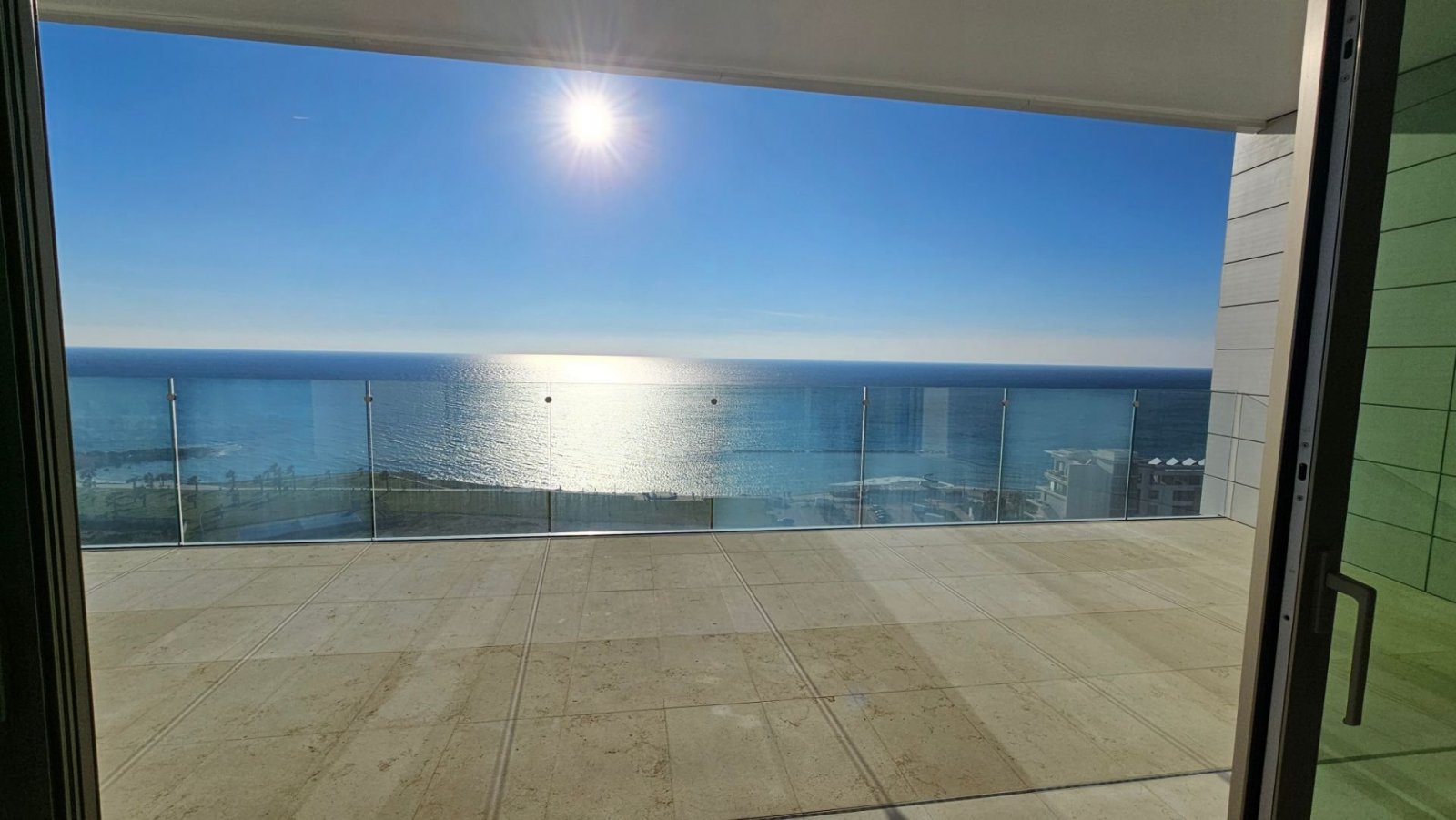 Luxury high-rise apartments in Kato Paphos for sale: 
At the 9th-floor Tower Apartment in Kato Paphos. This is a 3 Bedroom Apartment in a Luxury water