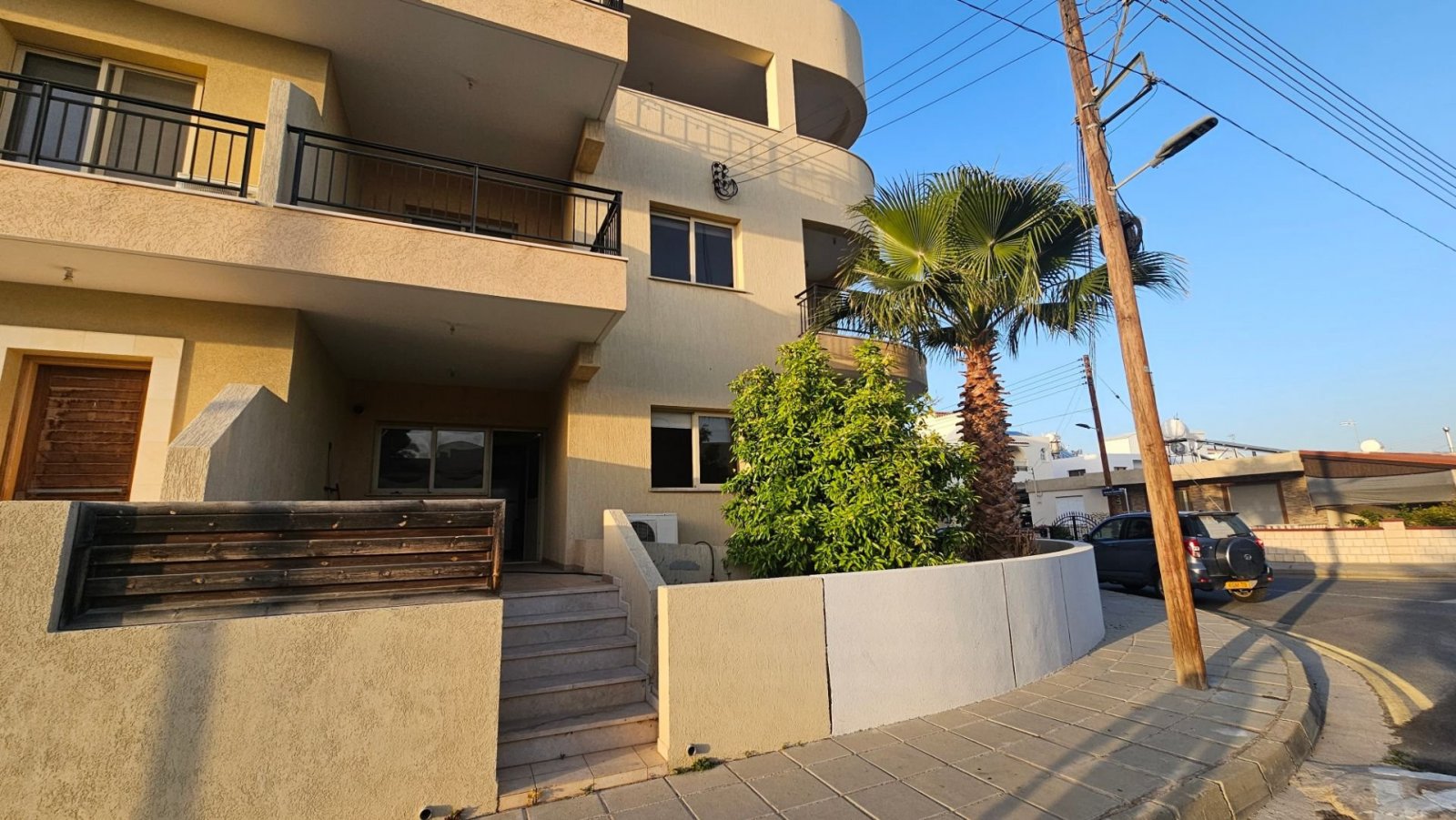 For sale is a charming townhouse located in the heart of Geroskipou, featuring 137 m2 of internal space. Built in 2008, this resale property offers a For sale is a charming townhouse located in the heart of Geroskipou, featuring 137 m2 of internal space. Built in 2008, this resale property offers a