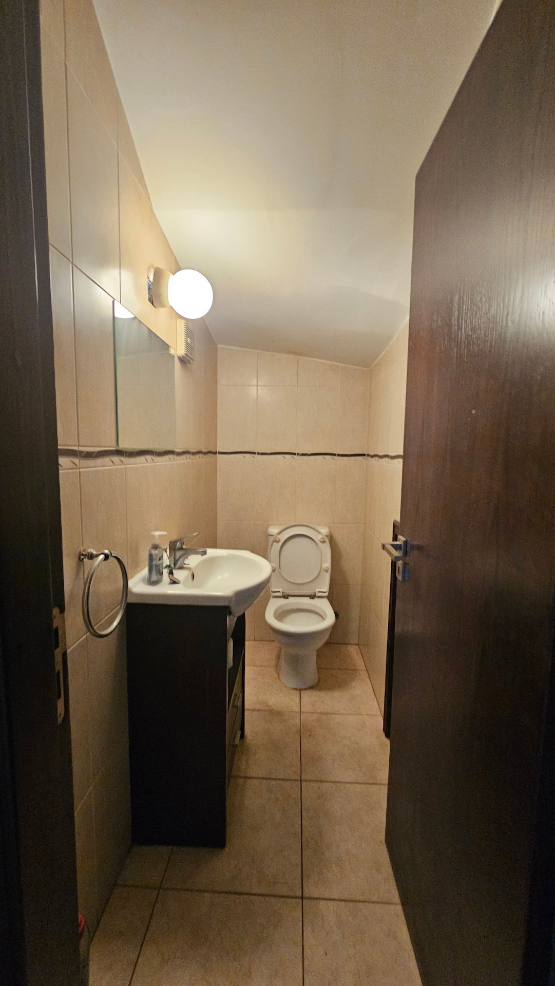 For sale is a charming townhouse located in the heart of Geroskipou, featuring 137 m2 of internal space. Built in 2008, this resale property offers a