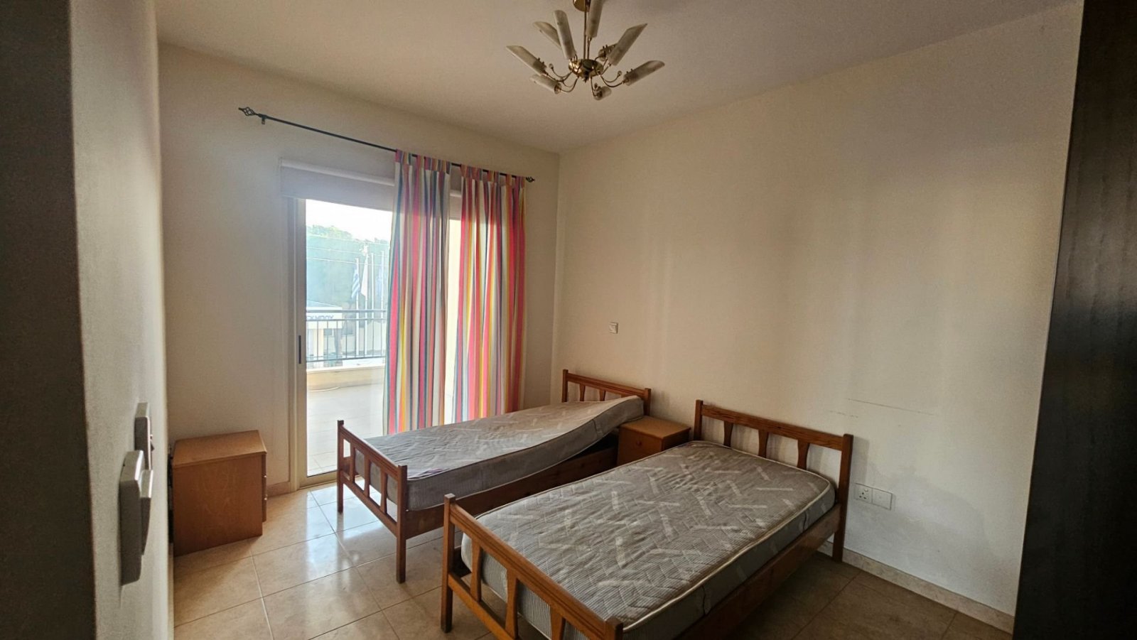 For sale is a charming townhouse located in the heart of Geroskipou, featuring 137 m2 of internal space. Built in 2008, this resale property offers a